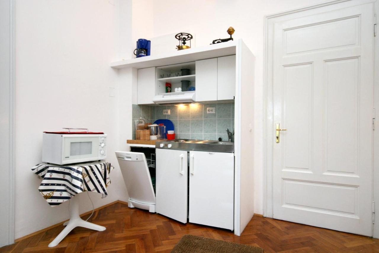 Apartments By The Sea Crikvenica - 5563 Luaran gambar